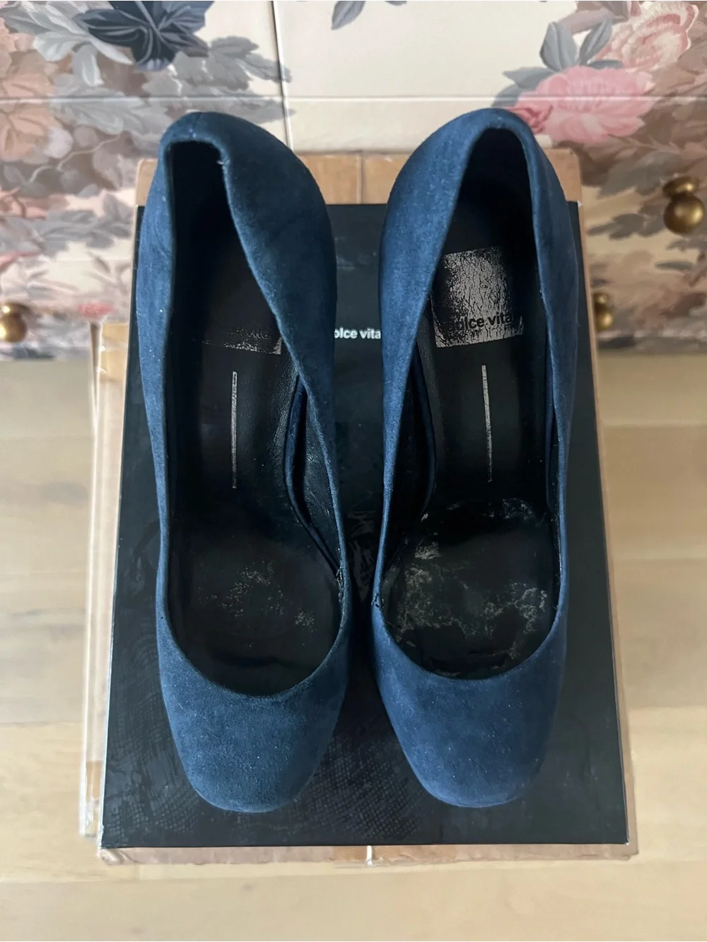 Dolce Vita elegant navy